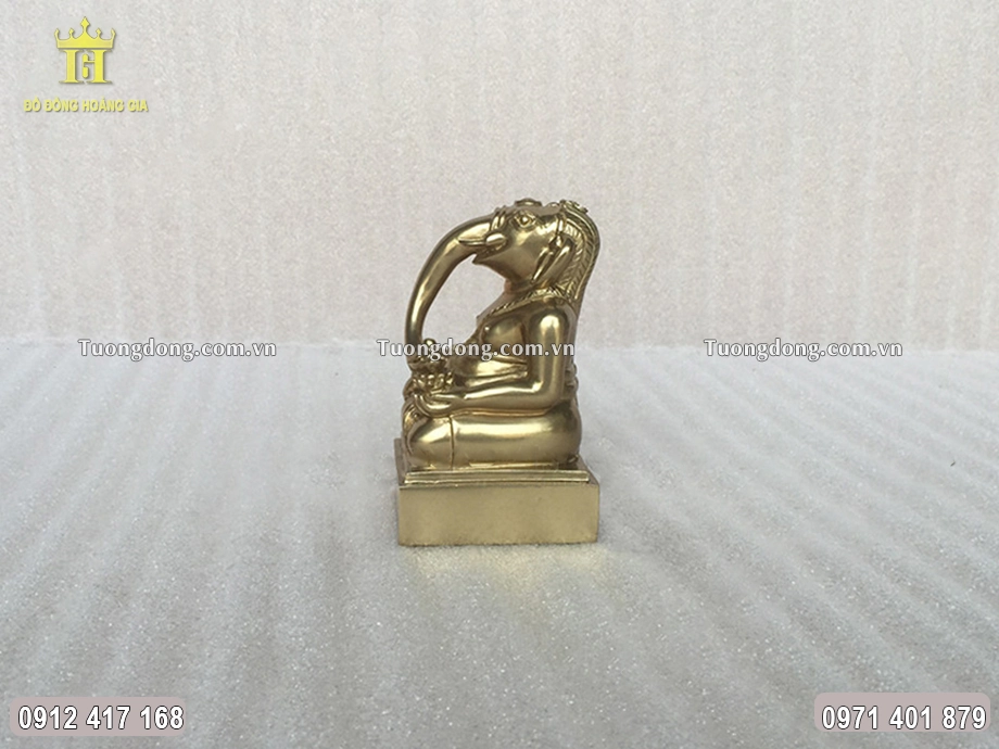 Từng họa tiết hoa văn được chạm khắc sắc nét